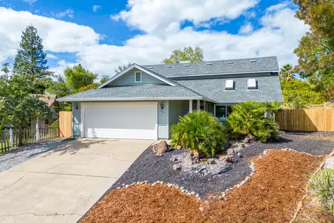 936 Bahama Ct, Redding, CA 96003