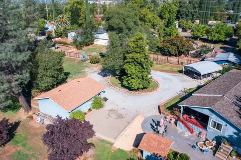 1523 Mistletoe Ln, Redding, CA 96002