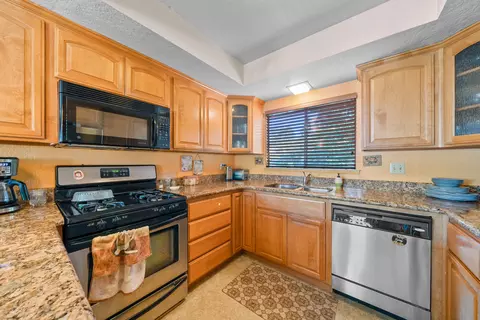 1523 Mistletoe Ln, Redding, CA 96002 photo 34