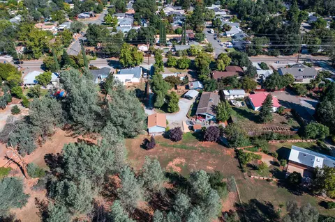 1523 Mistletoe Ln, Redding, CA 96002 photo 11