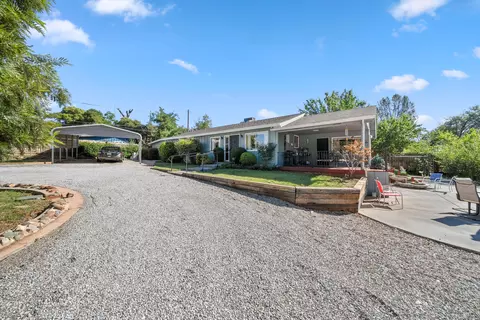 1523 Mistletoe Ln, Redding, CA 96002 photo 3