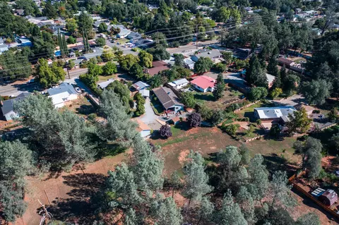 1523 Mistletoe Ln, Redding, CA 96002 photo 10