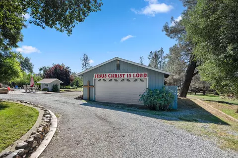 1523 Mistletoe Ln, Redding, CA 96002 photo 5