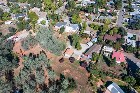 1523 Mistletoe Ln, Redding, CA 96002 photo 13