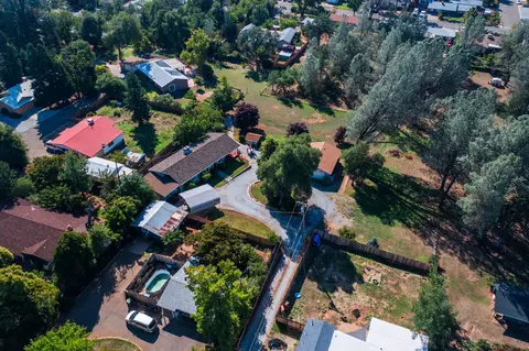1523 Mistletoe Ln, Redding, CA 96002 photo 17