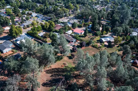 1523 Mistletoe Ln, Redding, CA 96002 photo 9