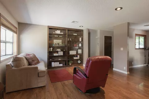 2565 Rainbow Ln, Redding, CA 96002 photo 4