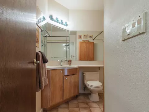 2565 Rainbow Ln, Redding, CA 96002 photo 13