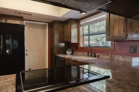2565 Rainbow Ln, Redding, CA 96002 photo 12