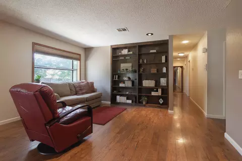 2565 Rainbow Ln, Redding, CA 96002 photo 3