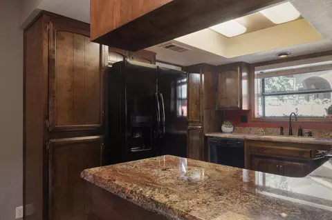 2565 Rainbow Ln, Redding, CA 96002 photo 11
