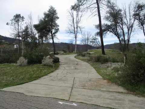 10158 Grand Frks, Redding, CA 96001