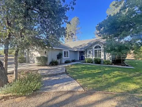 6570 Oak St, Anderson, CA 96007