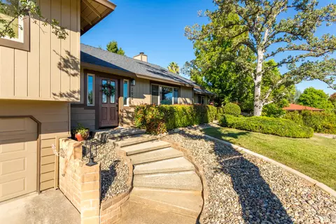 792 Country Oak Dr, Redding, CA 96003 photo 3