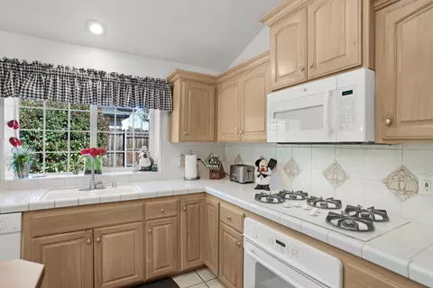 202 Ironwood Ln, Redding, CA 96003 photo 8
