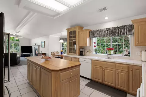 202 Ironwood Ln, Redding, CA 96003 photo 7