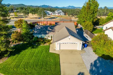 3490 Old Lantern Dr, Redding, CA 96003 photo 2