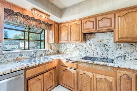 660 Gary Ct, Redding, CA 96002 photo 10