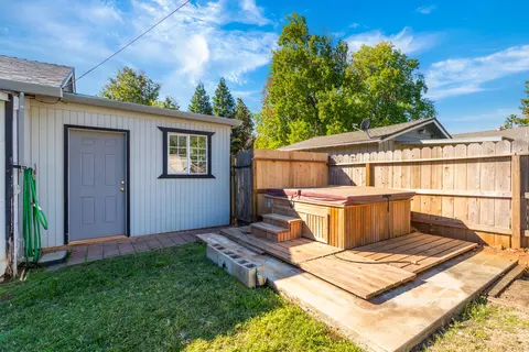 660 Gary Ct, Redding, CA 96002 photo 23