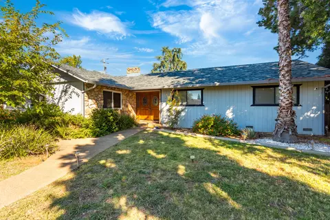 660 Gary Ct, Redding, CA 96002 photo 4
