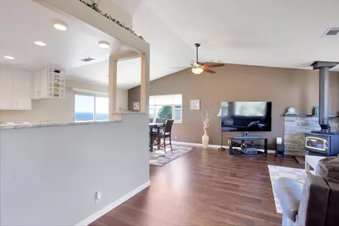 13891 Green Mountain Trl, Redding, CA 96003 photo 9