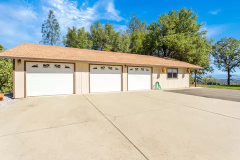 13891 Green Mountain Trl, Redding, CA 96003 photo 3