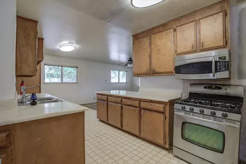 1894 Wheeler St, Redding, CA 96002 photo 9