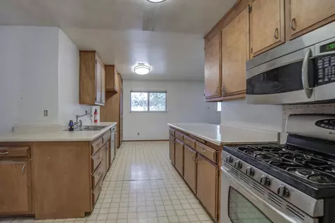 1894 Wheeler St, Redding, CA 96002 photo 11