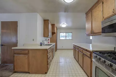 1894 Wheeler St, Redding, CA 96002 photo 10