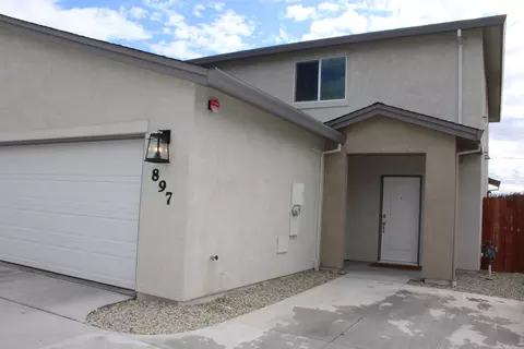 897 Congaree Ln, Redding, CA 96001