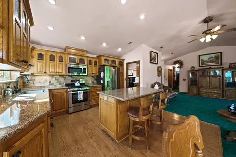 3870 Rushmore Dr, Redding, CA 96001 photo 9