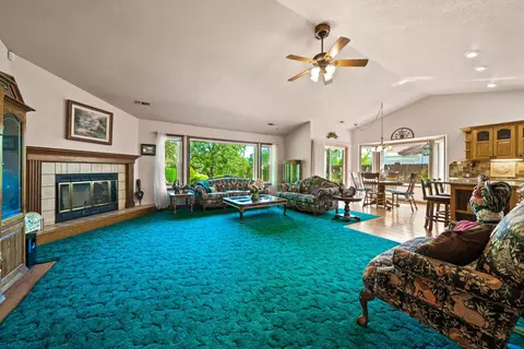 3870 Rushmore Dr, Redding, CA 96001 photo 5