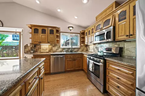 3870 Rushmore Dr, Redding, CA 96001 photo 10