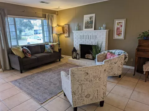 Living - 1130 Shasta Ave, Red Bluff, CA 96080 photo 2 of 3
