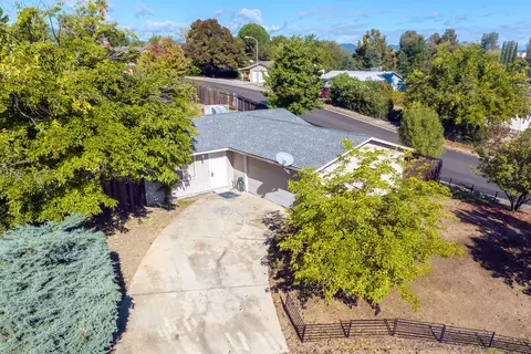 1079 Jaxon Way, Redding, CA 96003