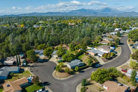 1079 Jaxon Way, Redding, CA 96003 photo 2