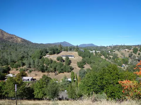 22076 Loop Dr, Redding, CA 96003 photo 4