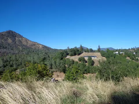 22076 Loop Dr, Redding, CA 96003 photo 1