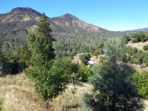 22076 Loop Dr, Redding, CA 96003 photo 3