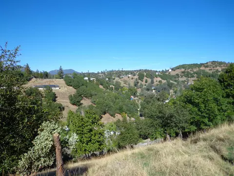 22076 Loop Dr, Redding, CA 96003 photo 8