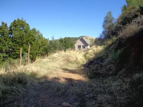 22076 Loop Dr, Redding, CA 96003 photo 9