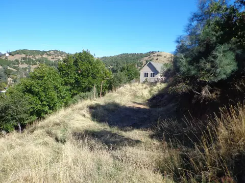 22076 Loop Dr, Redding, CA 96003 photo 5