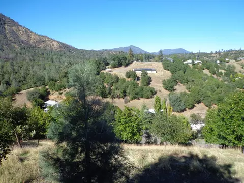 22076 Loop Dr, Redding, CA 96003 photo 7