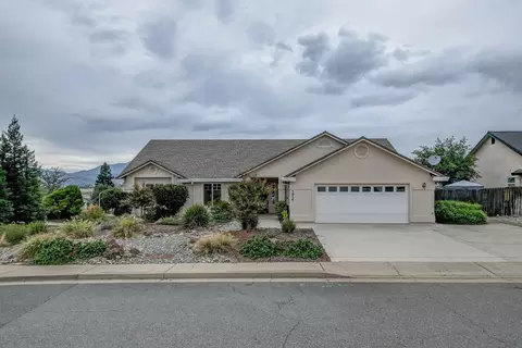 1014 River Ridge Dr, Redding, CA 96003
