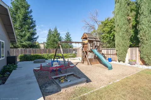 6928 Yvonne Ct, Redding, CA 96001 photo 31