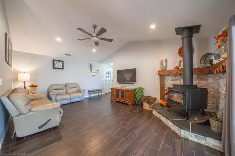 6928 Yvonne Ct, Redding, CA 96001 photo 9