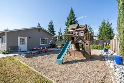 6928 Yvonne Ct, Redding, CA 96001 photo 32
