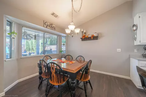 6928 Yvonne Ct, Redding, CA 96001 photo 12