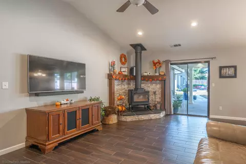 6928 Yvonne Ct, Redding, CA 96001 photo 10