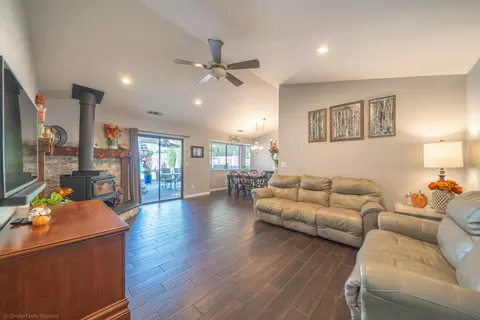6928 Yvonne Ct, Redding, CA 96001 photo 8